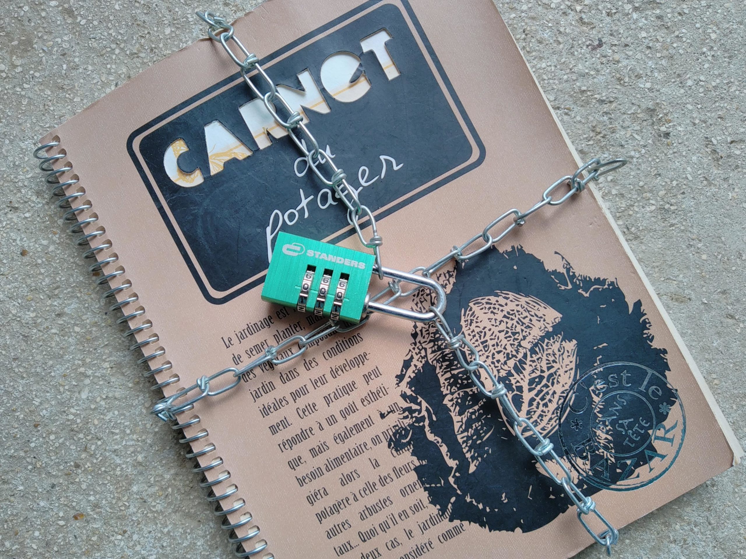 carnet avec cadenas